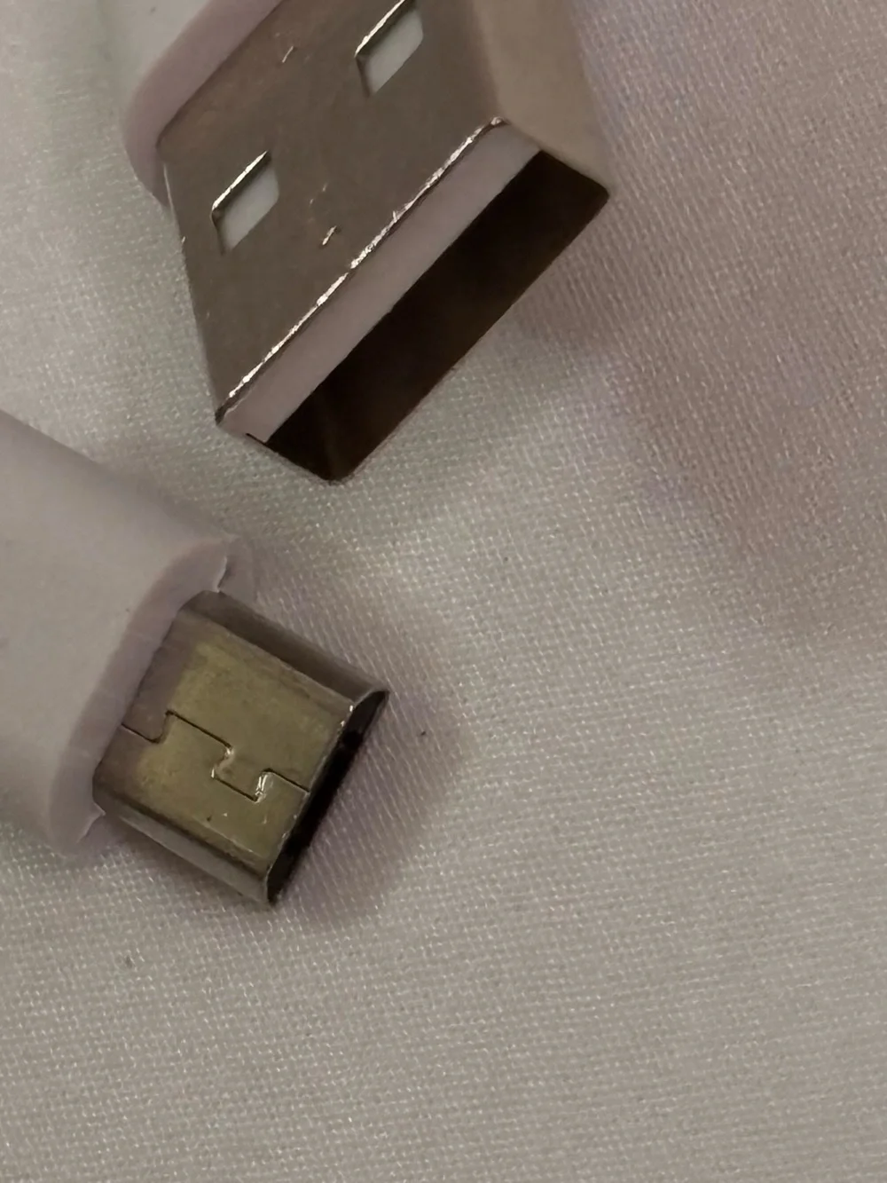 USB to Micro-USB Charging Cable Set in Black and White